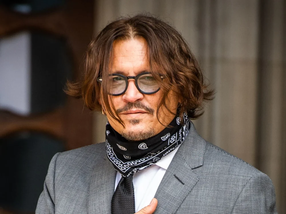 Johnny Deep Otel Odasında Baygın Halde Bulundu!