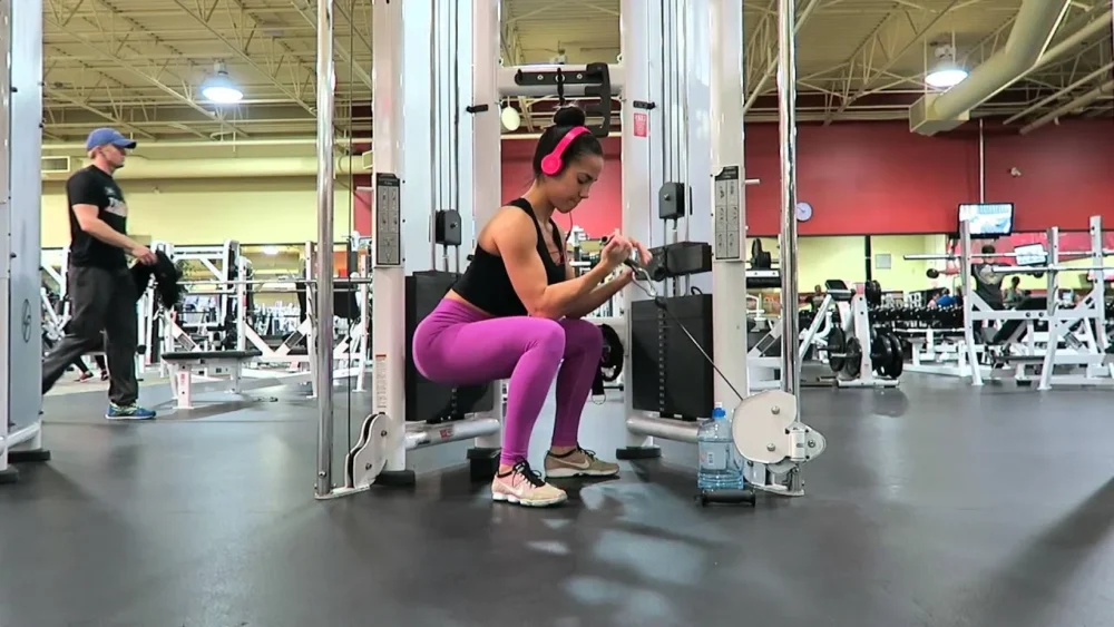 Squatting Cable Curl