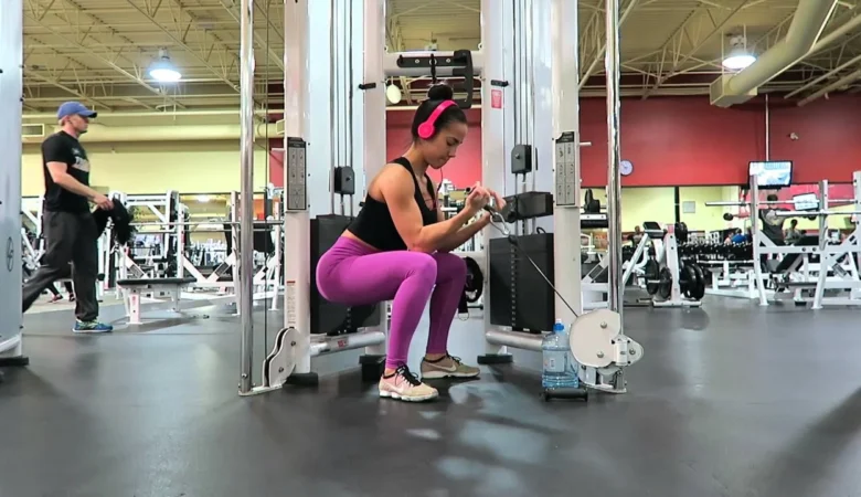 Squatting Cable Curl