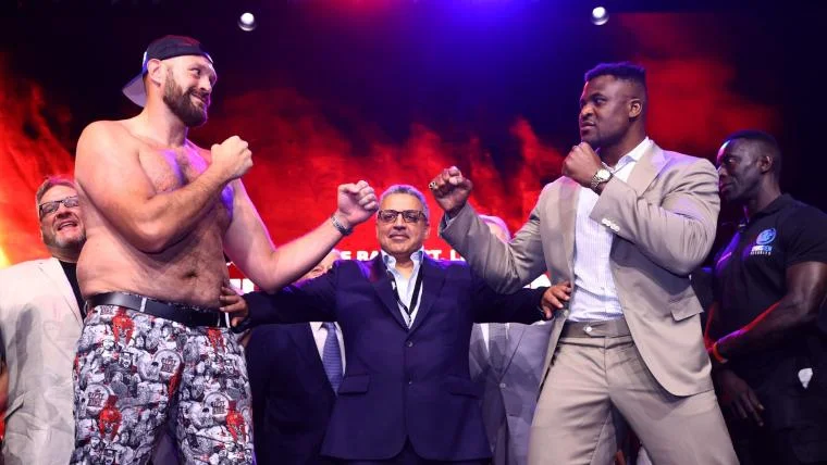 Tyson Fury ile Francis Ngannou Dovusu